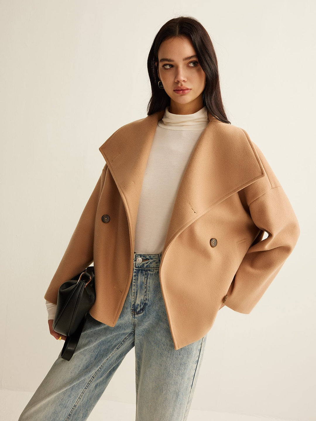 Short Oversized Coat for Women – Stylish and Elegant Outerwear with Lapels