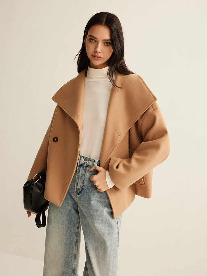 Short Oversized Coat for Women – Stylish and Elegant Outerwear with Lapels