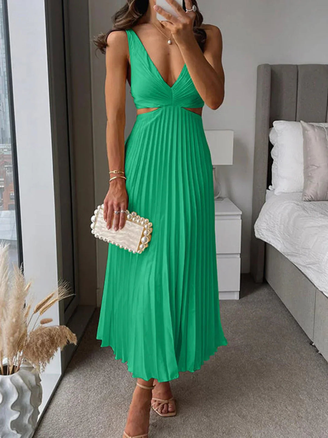 Ball Gown for Women with Pleated Skirt - Avvy