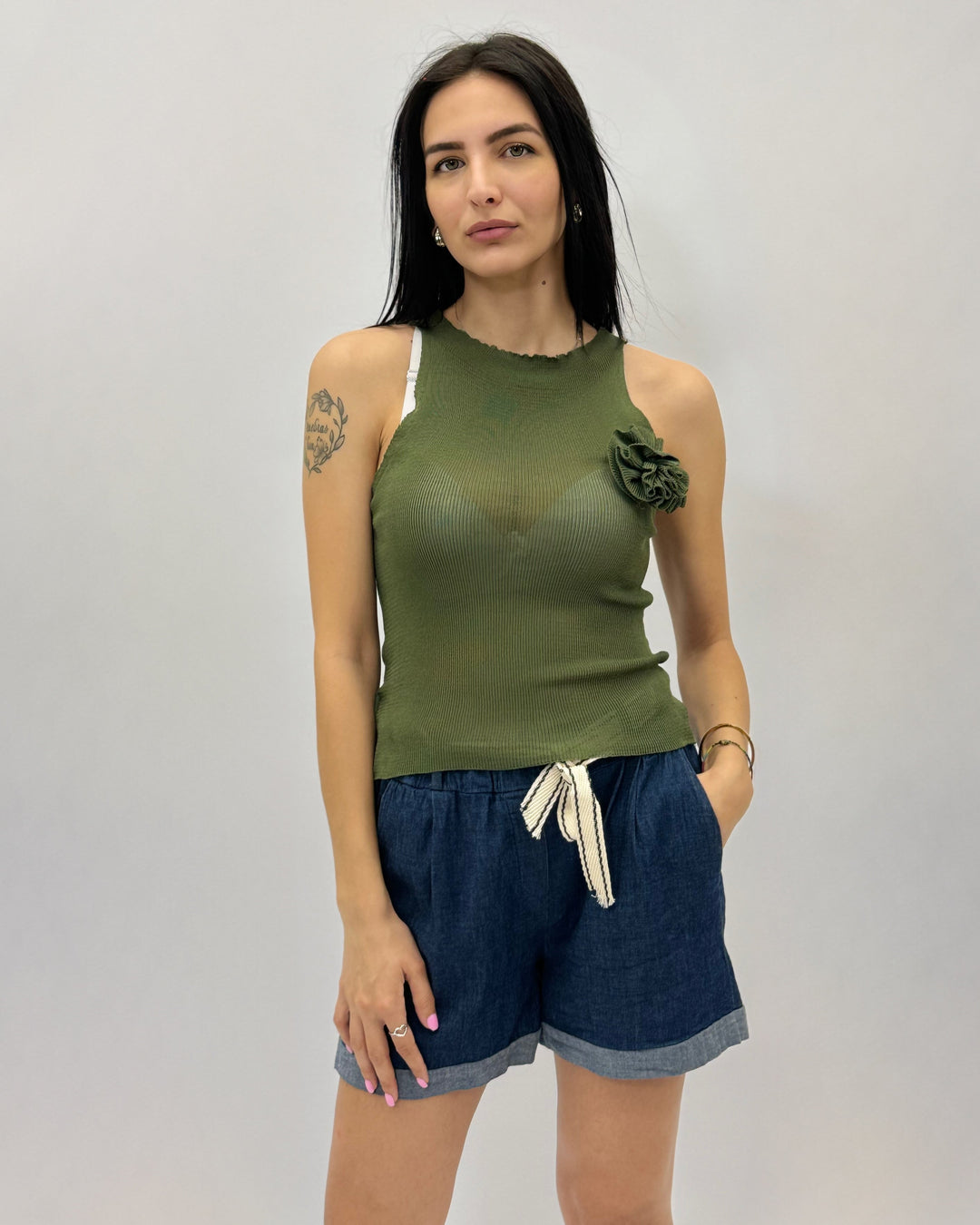 Gretchen™  |  American-style Top Flower Detail