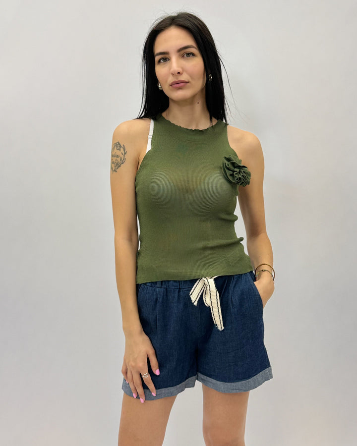 Gretchen™  |  American-style Top Flower Detail
