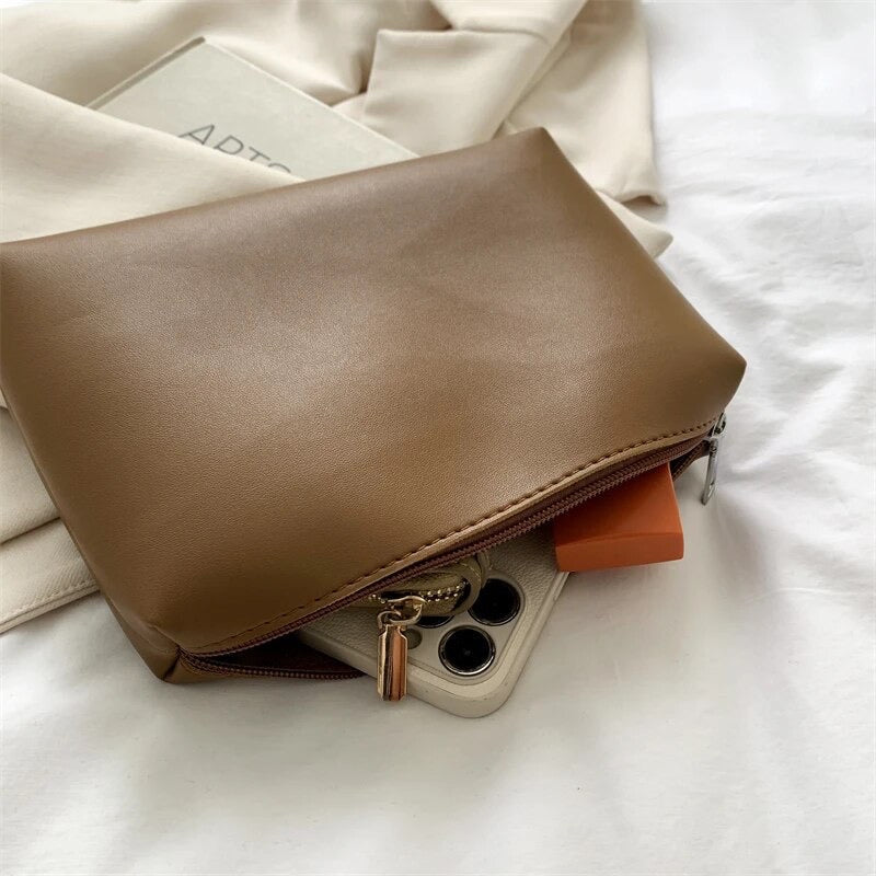 Asløg | Minimalist Shoulder Bag in Modern Cut