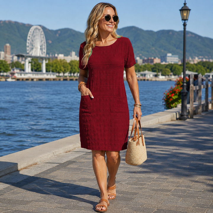 Textured women's dress with pockets and comfortable straight cut