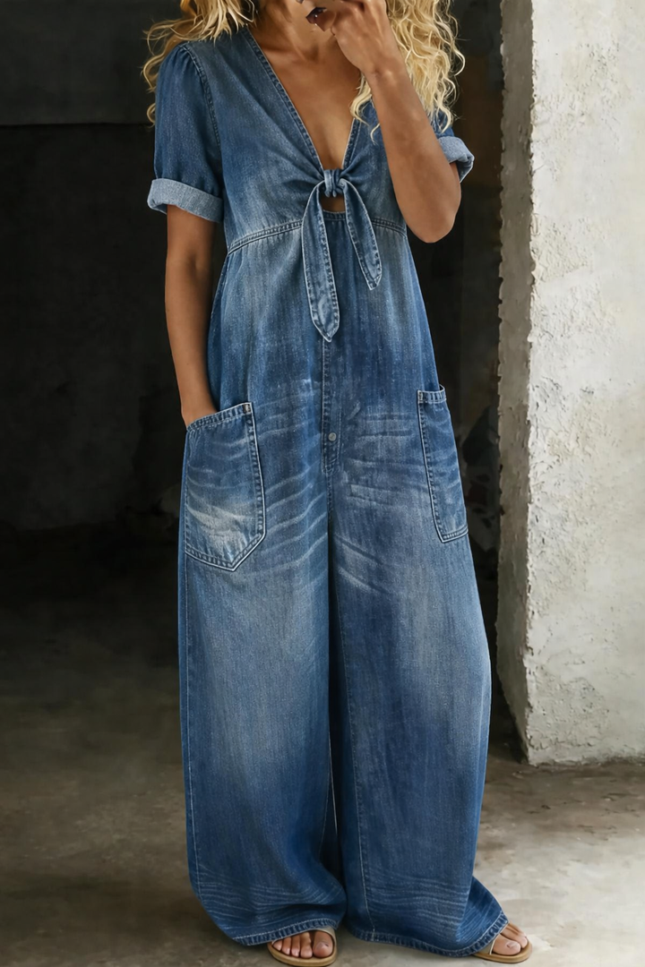 Maya | Short jumpsuit with short sleeves and V-neck