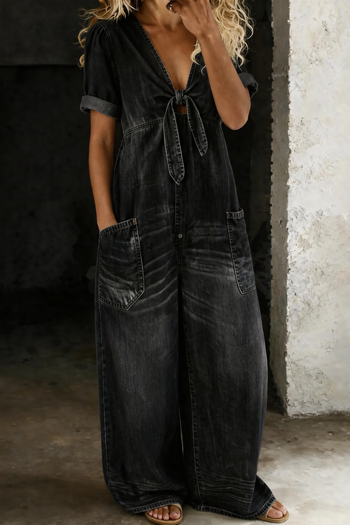 Maya | Short jumpsuit with short sleeves and V-neck