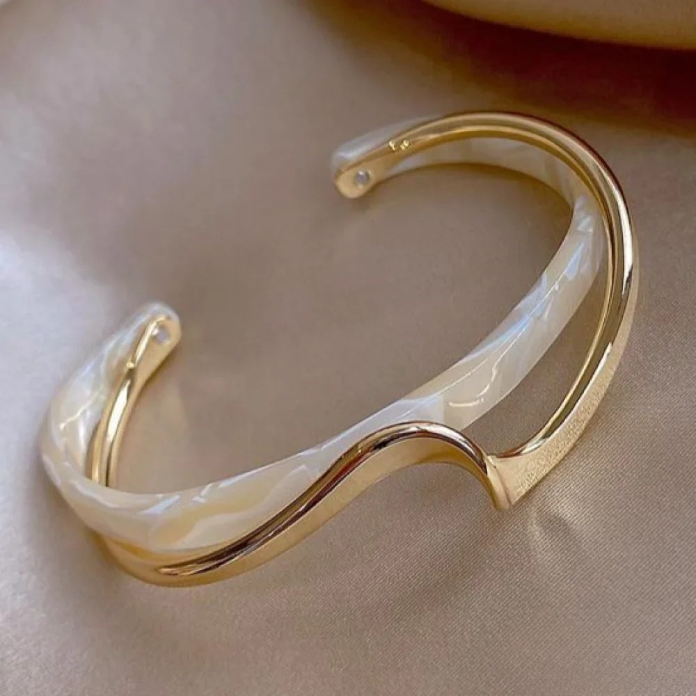 Zandri™  |  Elegant Golden Bracelet Opal