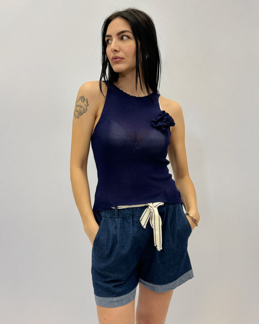 Gretchen™  |  American-style Top Flower Detail