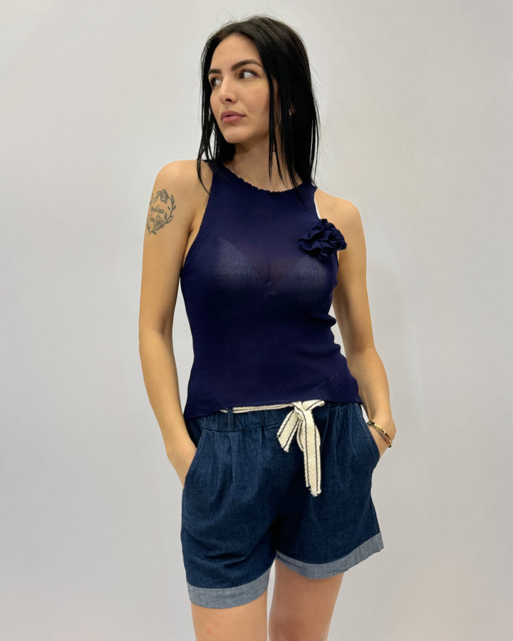 Gretchen™  |  American-style Top Flower Detail