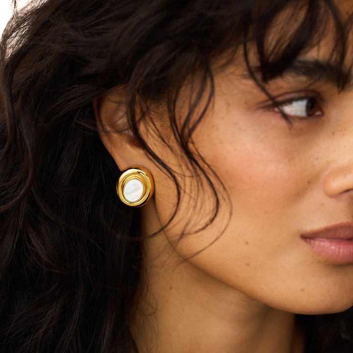 Ameliyana™  |  Stud Earrings 18k Gold