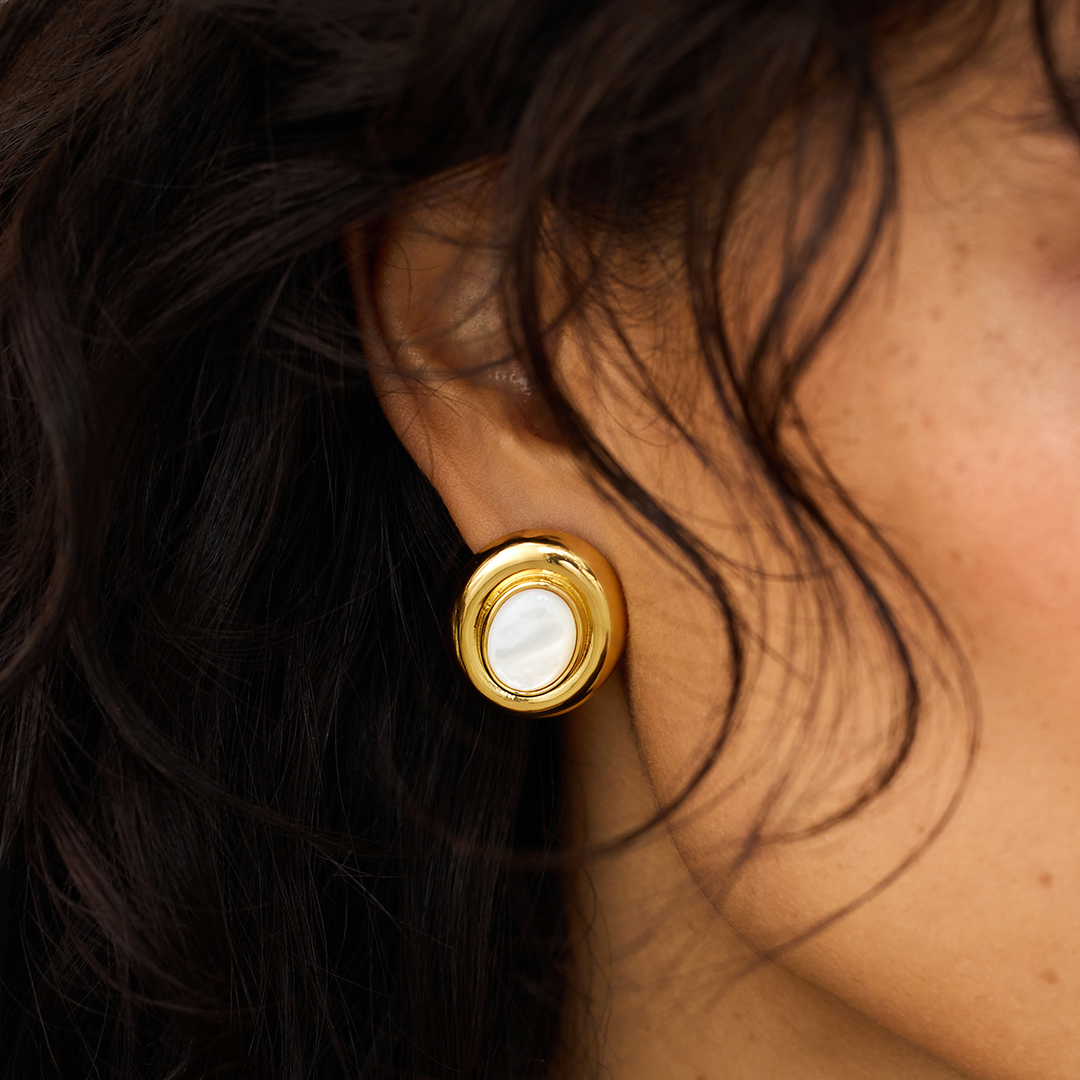 Ameliyana™  |  Stud Earrings 18k Gold