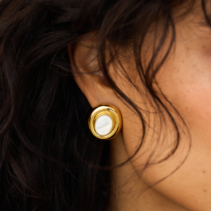 Ameliyana™  |  Stud Earrings 18k Gold