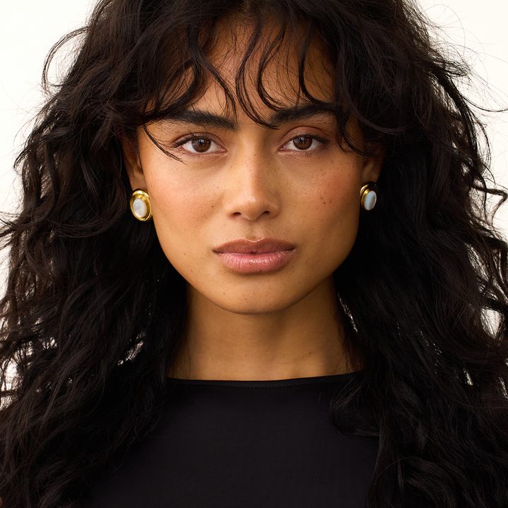Ameliyana™  |  Stud Earrings 18k Gold