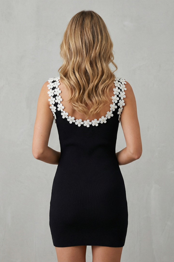 Faith – Sweet contrast – Women’s Bodycon Mini Dress with Flower Details