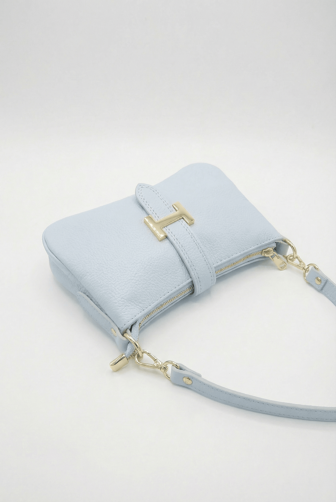 Emma & Rose Cape Town Zandri genuine leather shoulder bag with stylish design and adjustable strap, crafted from high-quality leather.