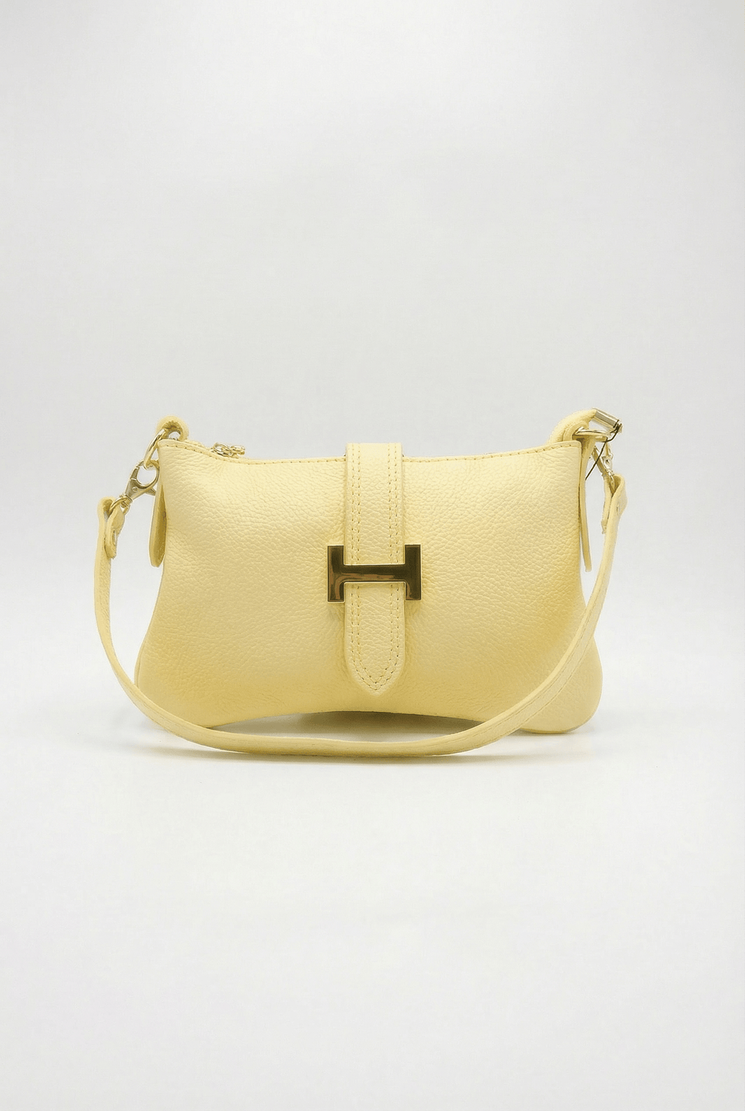 Emma & Rose Cape Town Zandri genuine leather shoulder bag with sleek design and sturdy leather straps.