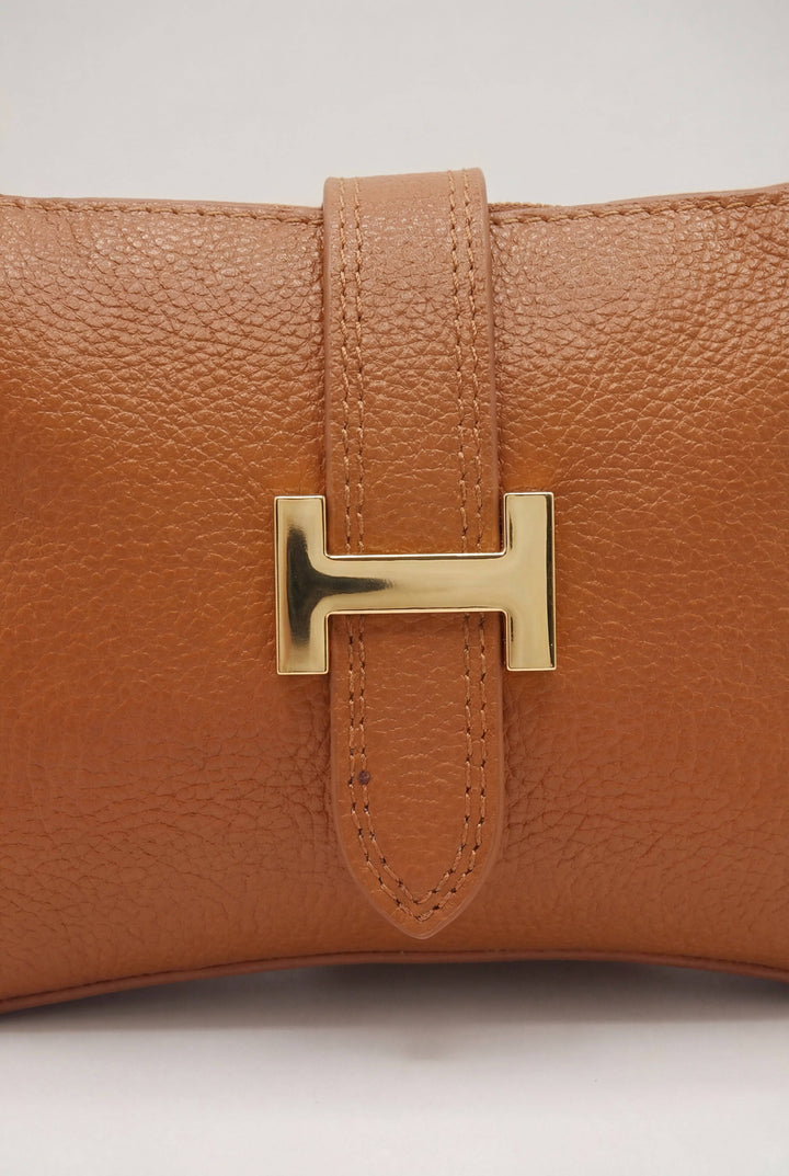 Emma & Rose Cape Town Zandri genuine leather shoulder bag with sleek design and sturdy leather strap.