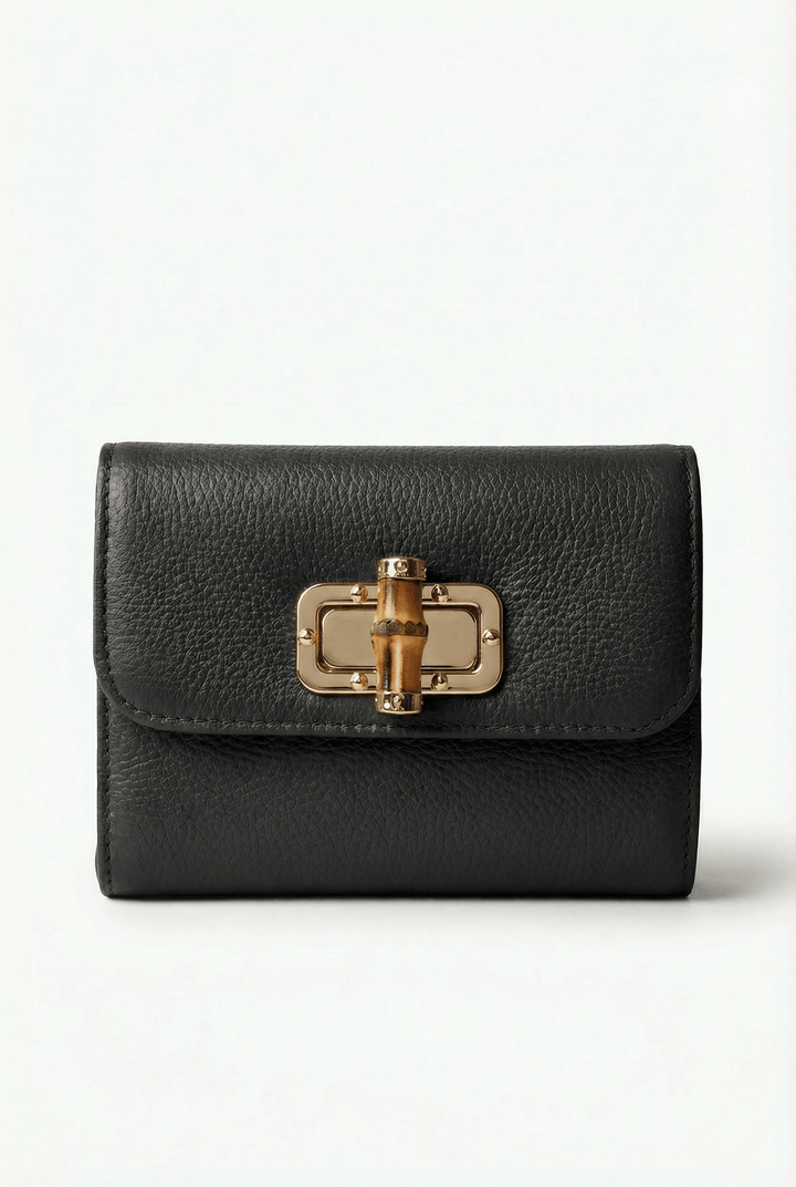 Elegant Emma & Rose Cape Town Heleen™ leather pouch with closure, showcasing its stylish design and high-quality craftsmanship.