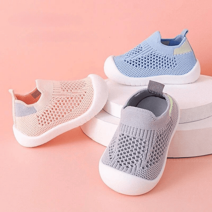 HappyFeet Comfy Sturdy Non-Slip Sole Kids Sneakers - Elena Harper