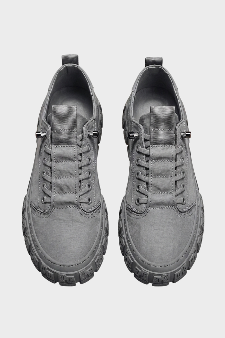 Men's Casual Sneakers with Classic Lacing and Distinctive Sole Design