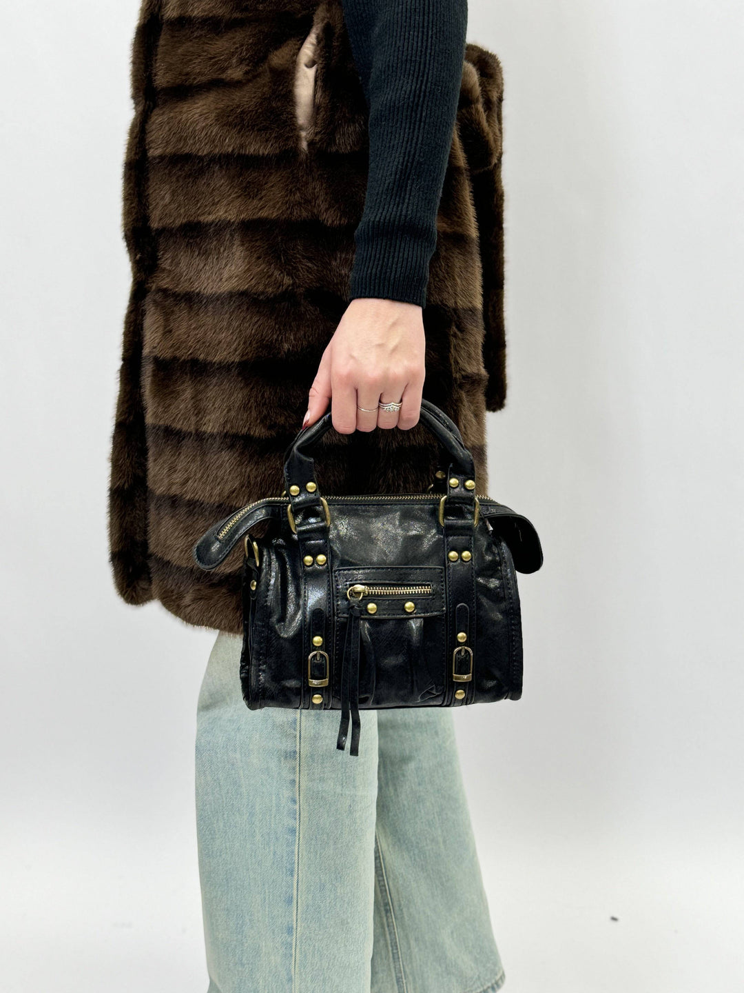 Genuine leather Lize™ handbag by Emma & Rose Cape Town, stylish borse with sleek design and top handles.
