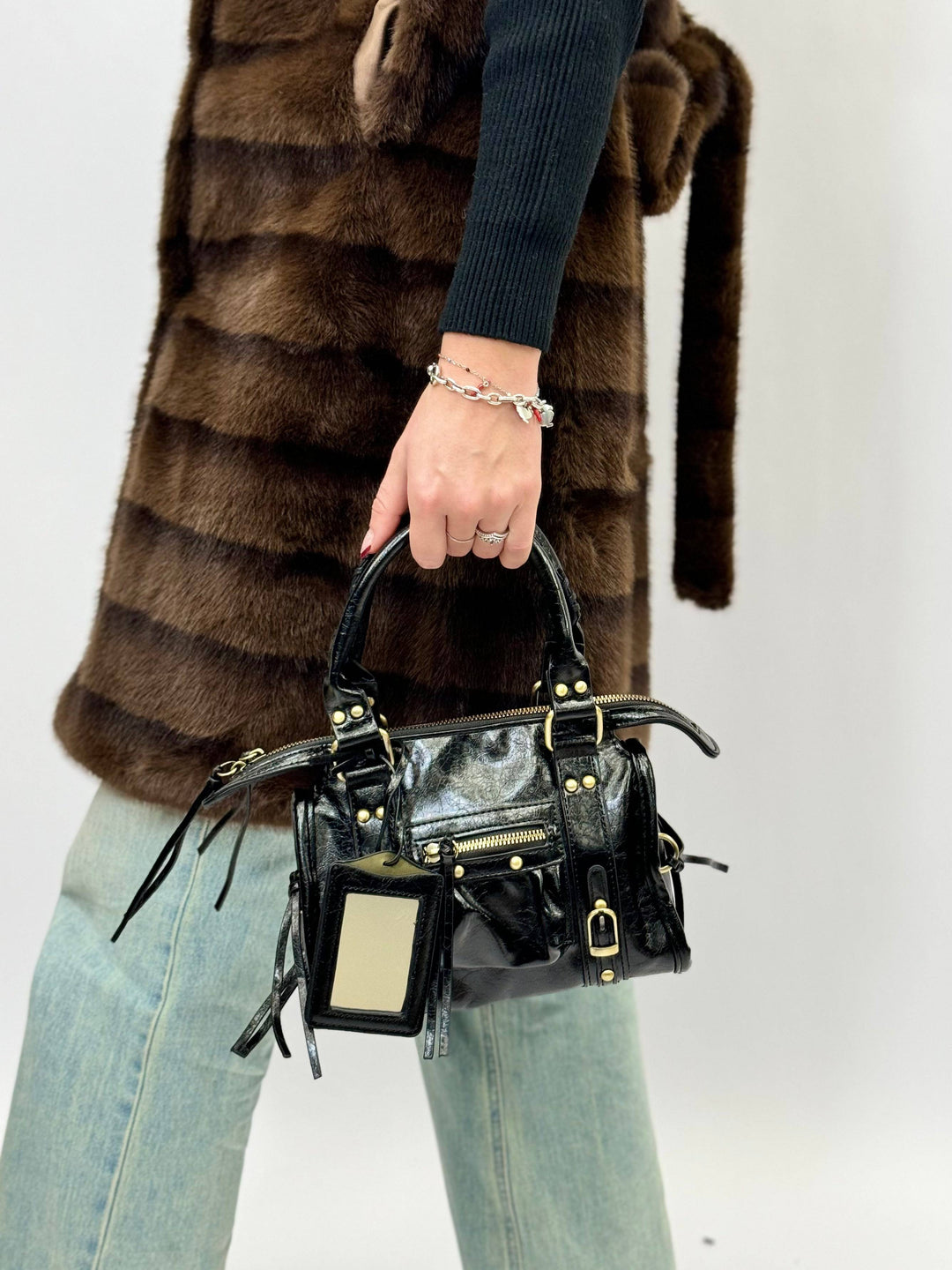 Genuine leather Lize™ handbag by Emma & Rose Cape Town, stylish black borse with sleek design and top handle.