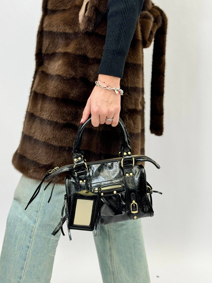 Genuine leather Lize™ handbag by Emma & Rose Cape Town, stylish black borse with sleek design and top handle.