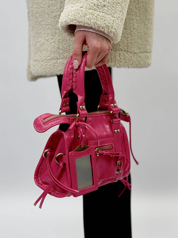 Genuine leather Lize™ handbag by Emma & Rose Cape Town, stylish black borse with sleek design and top handle.