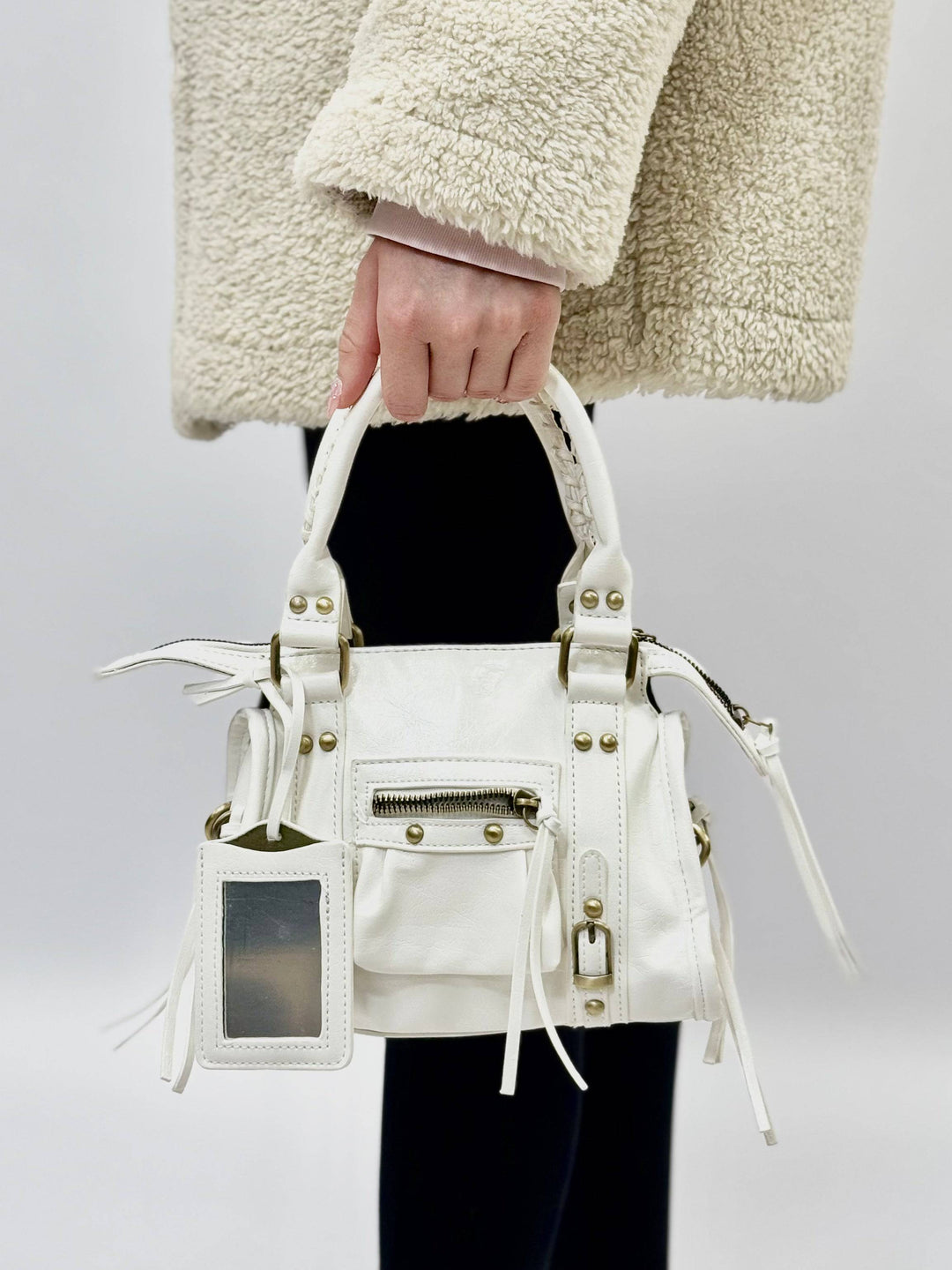 Genuine leather Lize™ handbag by Emma & Rose Cape Town, stylish borse with top handle and elegant design.
