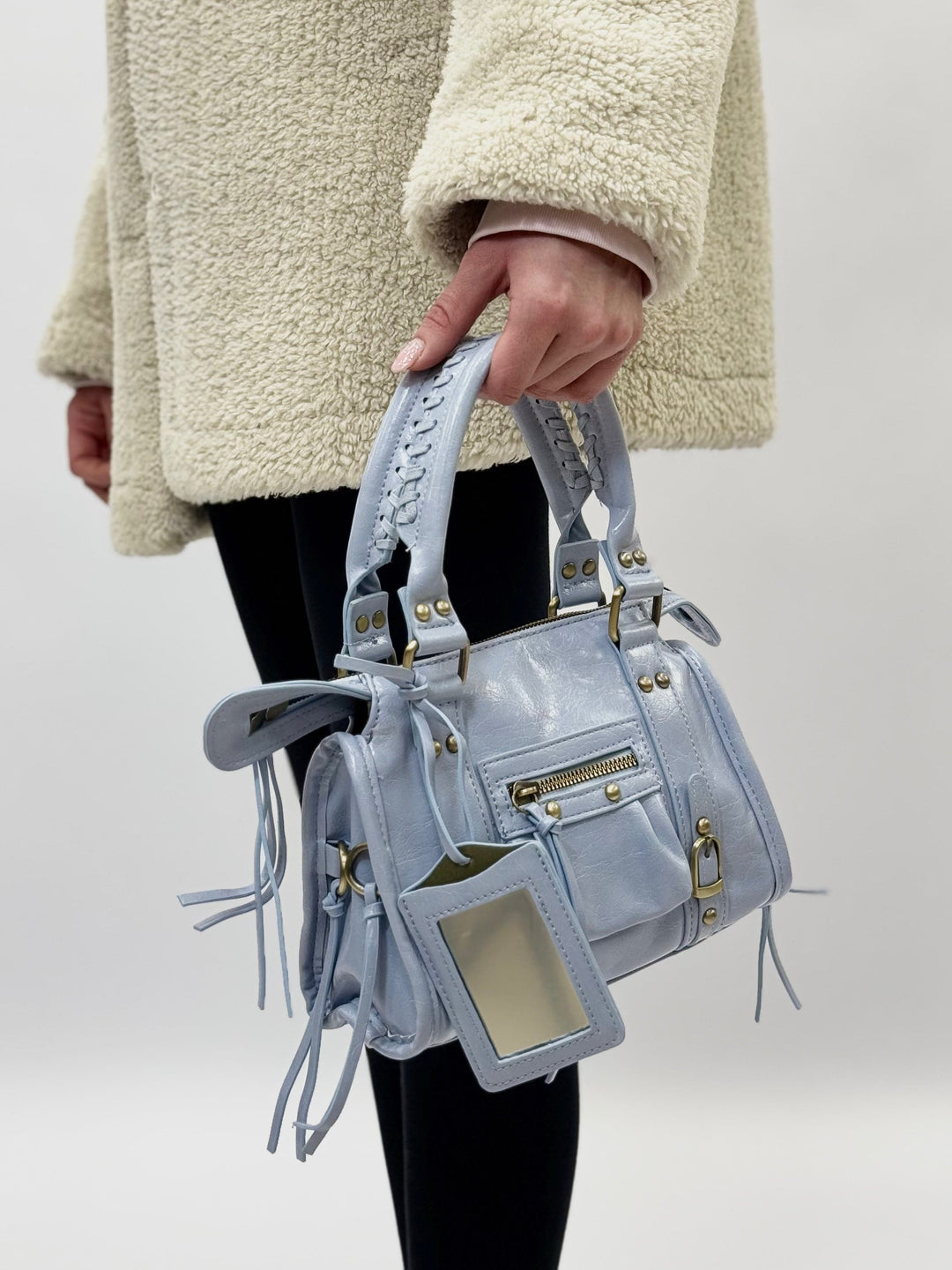 Genuine leather Lize™ handbag by Emma & Rose Cape Town, stylish borse with elegant design and detailed stitching.
