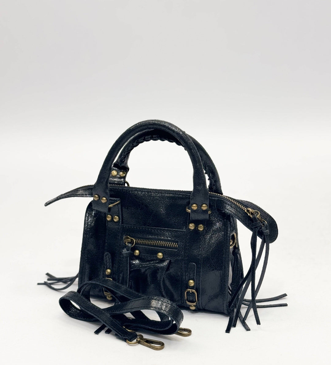 Emma & Rose Cape Town Daniëlle™ genuine leather Italian borsa with elegant design and polished finish, showcasing the stylish handbag.