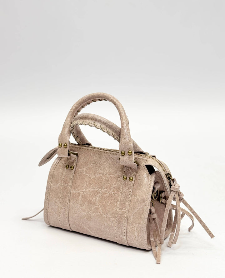 Emma & Rose Cape Town Daniëlle™ genuine leather borsa with sleek design, crafted in Italy, featuring smooth leather surface and elegant details.