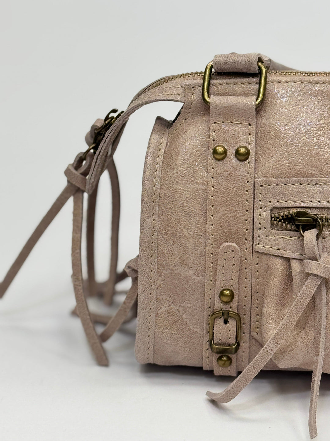 Emma & Rose Cape Town Daniëlle™ genuine leather borsa, stylish Italian-designed leather handbag with sleek craftsmanship.