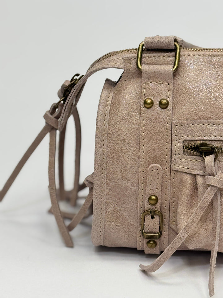 Emma & Rose Cape Town Daniëlle™ genuine leather borsa, stylish Italian-designed leather handbag with sleek craftsmanship.