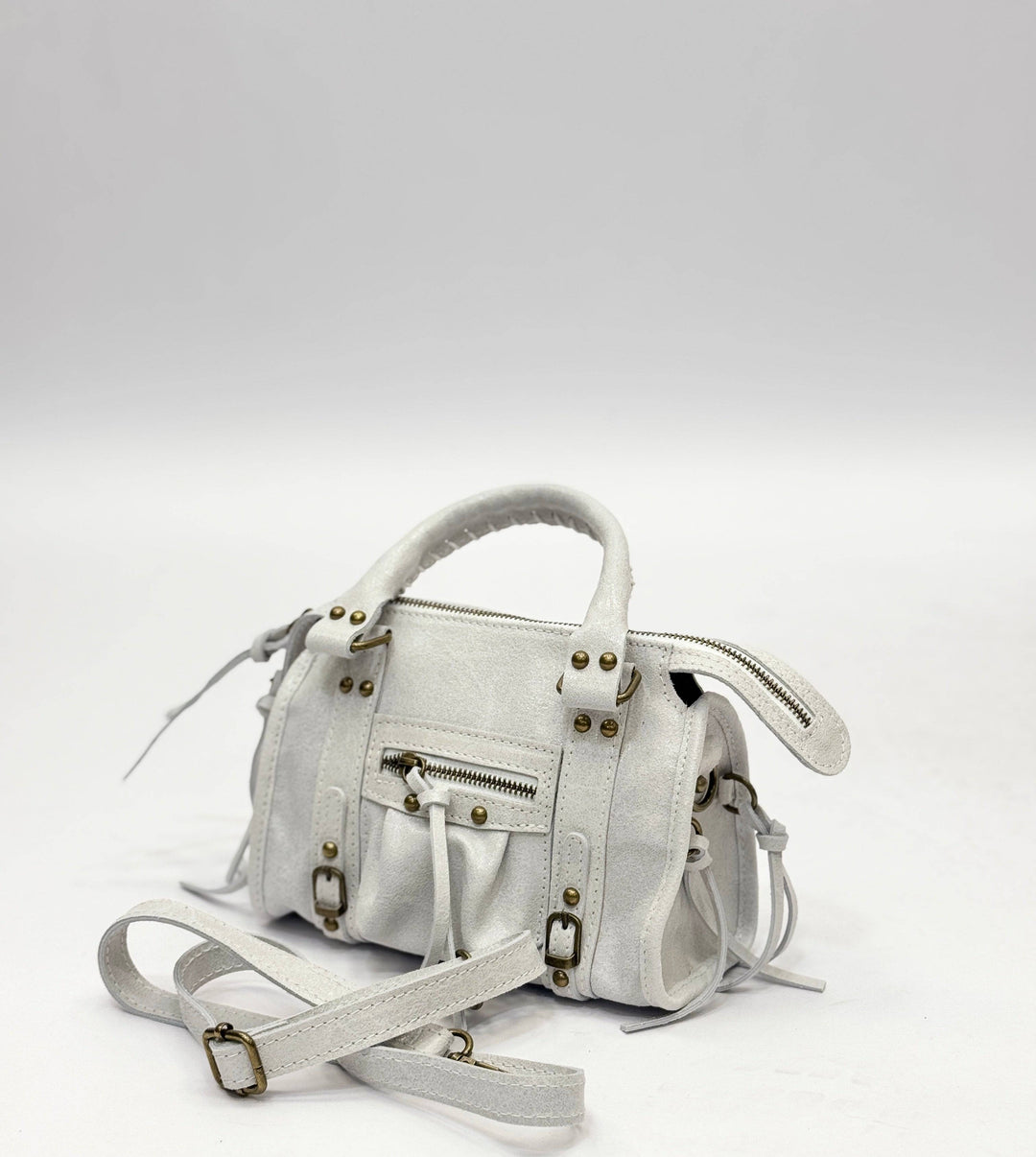 Elegant Daniëlle™ genuine leather Borsa by Emma & Rose Cape Town, showcasing a stylish Italian-designed leather handbag.
