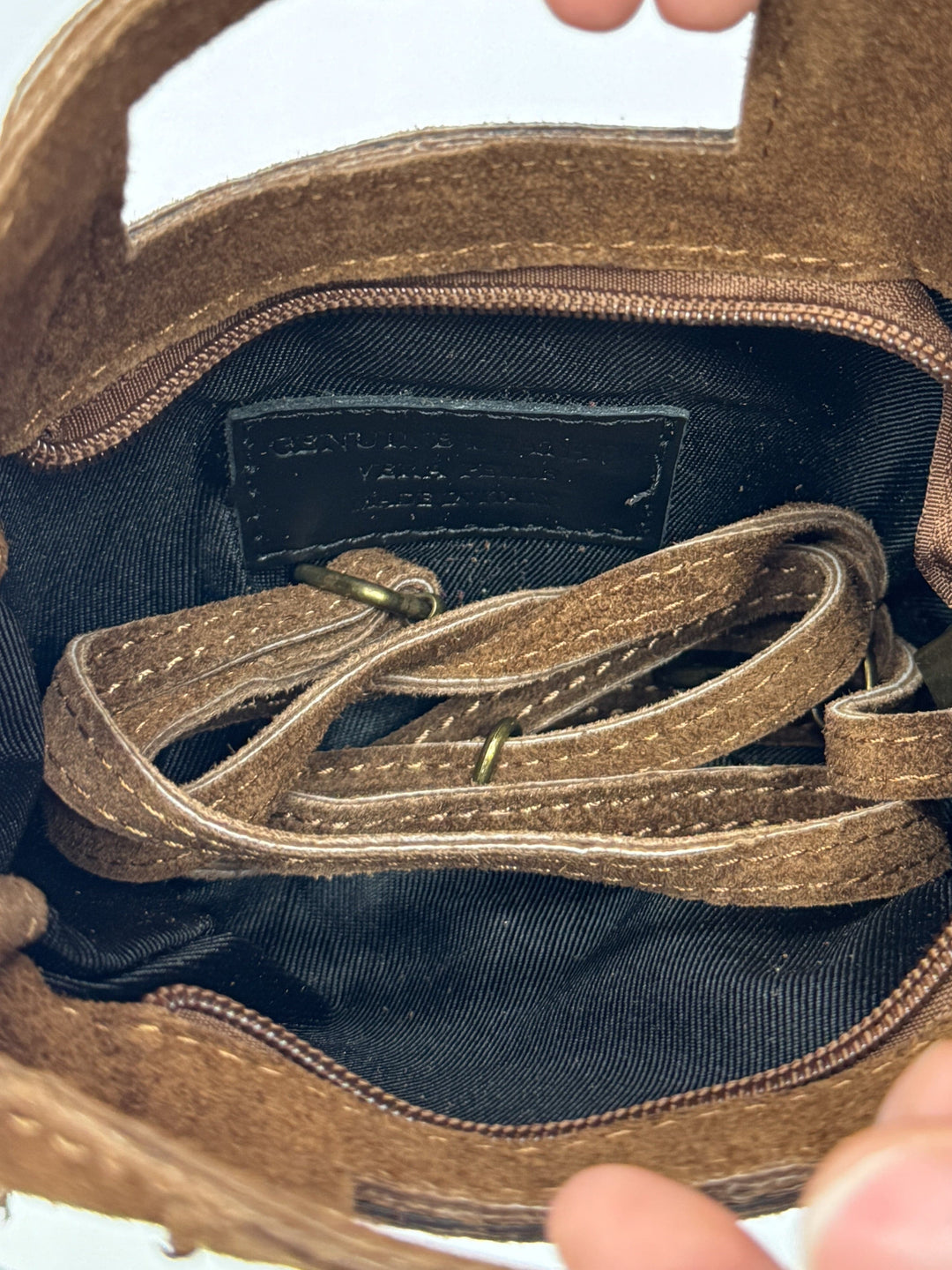 Emma & Rose Cape Town Elke™ suede leather bag, Italian-designed borse with soft texture and stylish shape, shown in natural light.