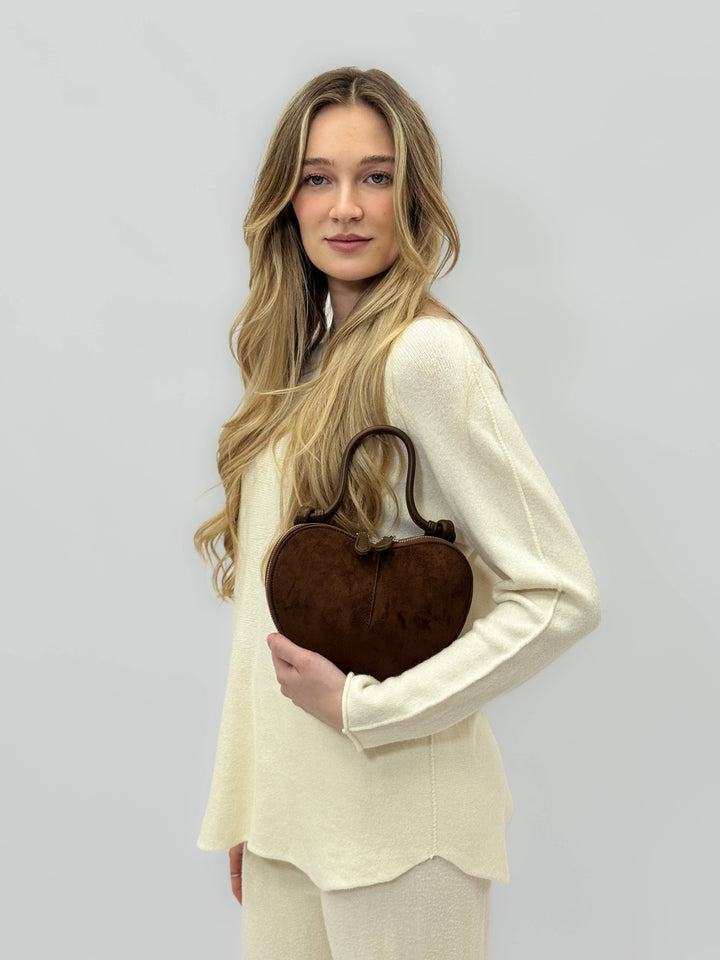 Greta™ Emma & Rose Cape Town heart-shaped suede effect chic borse with stylish design and elegant finish.