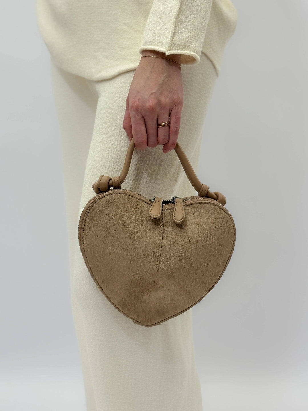 Greta™ Emma & Rose Cape Town heart-shaped suede-effect bag, chic borse with stylish design and textured material.