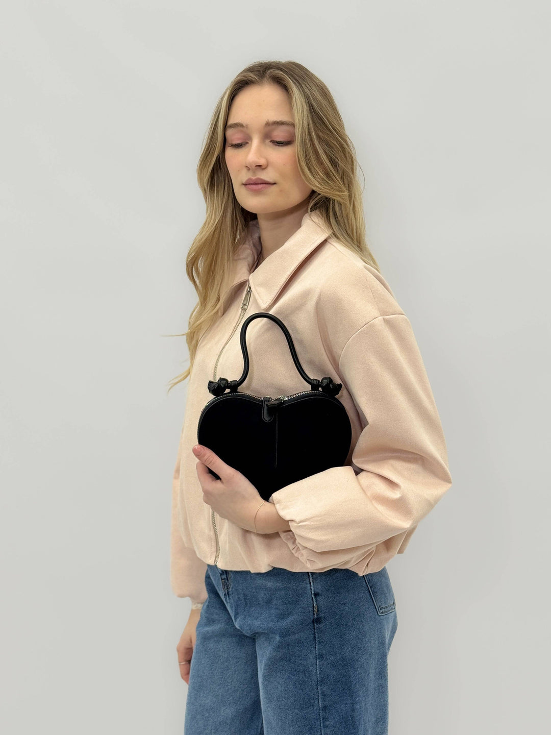 Greta™ Emma & Rose Cape Town heart-shaped suede effect borsa, elegant and chic handbag with a stylish heart design.