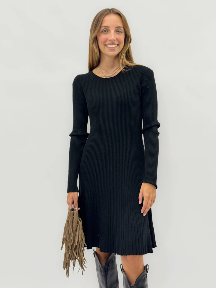 Emma & Rose Cape Town Elke™ suede leather bag with sleek design and top handle, showcasing elegant Italian craftsmanship.