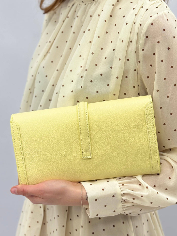 Anke™ Emma & Rose Cape Town genuine leather bag with elegant design, featuring sturdy handles and a spacious interior.