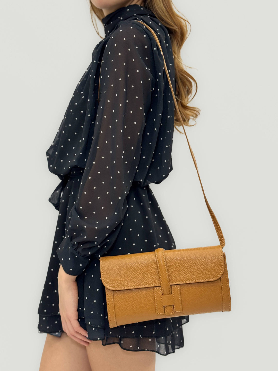 Anke™ genuine leather bag by Emma & Rose Cape Town, elegant black leather borse with sleek design and sturdy handles.