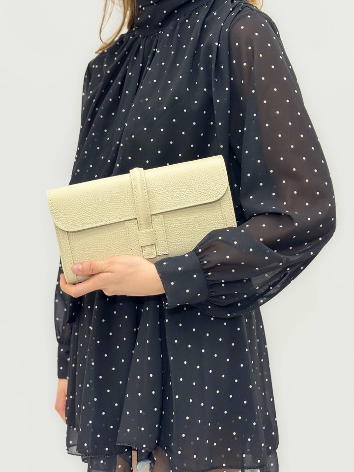 Emma & Rose Cape Town Anke™ genuine leather bag with sleek design, featuring top handles and elegant craftsmanship.