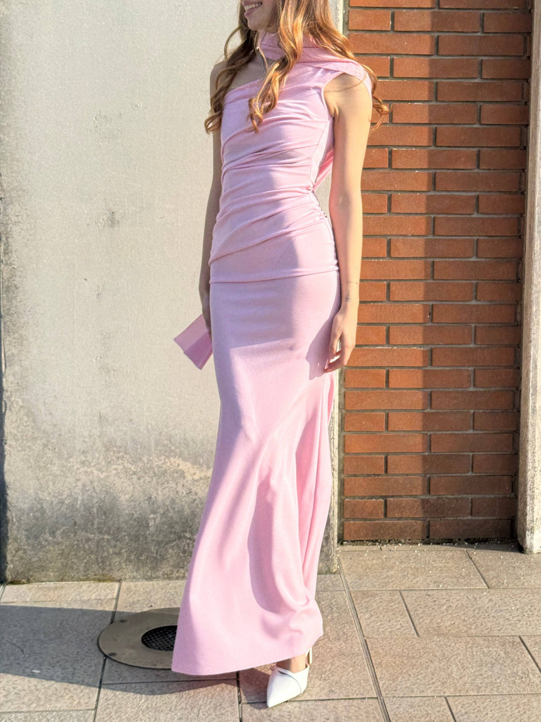 Elegant Simone™ one-shoulder draped long abiti by Emma & Rose Cape Town, featuring flowing fabric and sophisticated design.