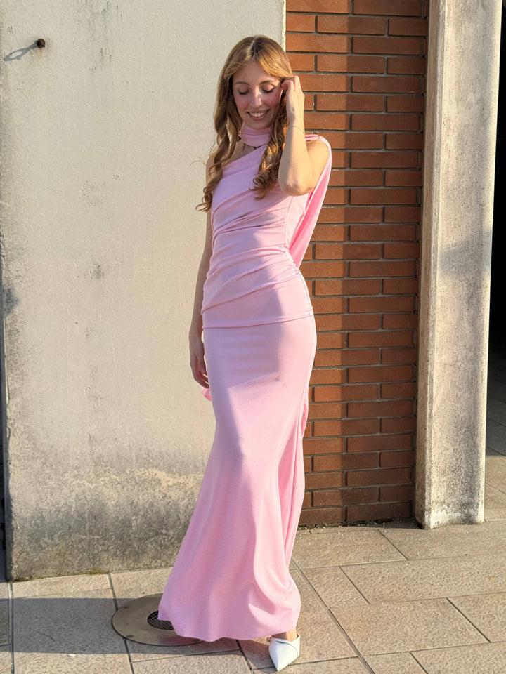 Simone™ one-shoulder draped long abiti by Emma & Rose Cape Town, elegant evening gown with flowing fabric and sophisticated design.
