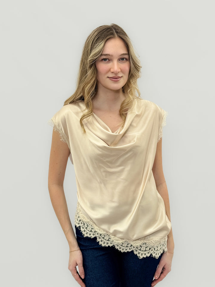 Sanne™  |  Soft Neck soft luxurious fabrics Details