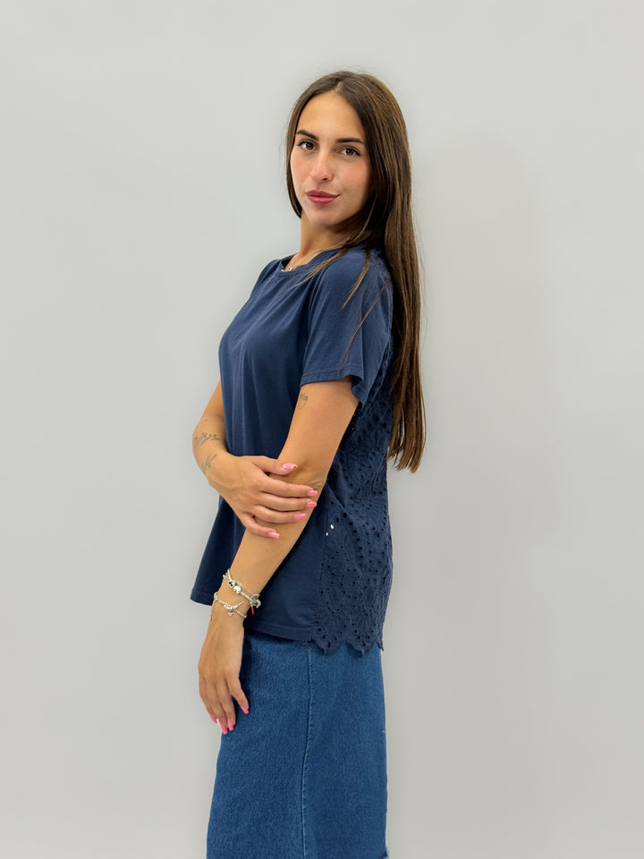 Hanneke™  |  soft luxurious fabrics T-shirt