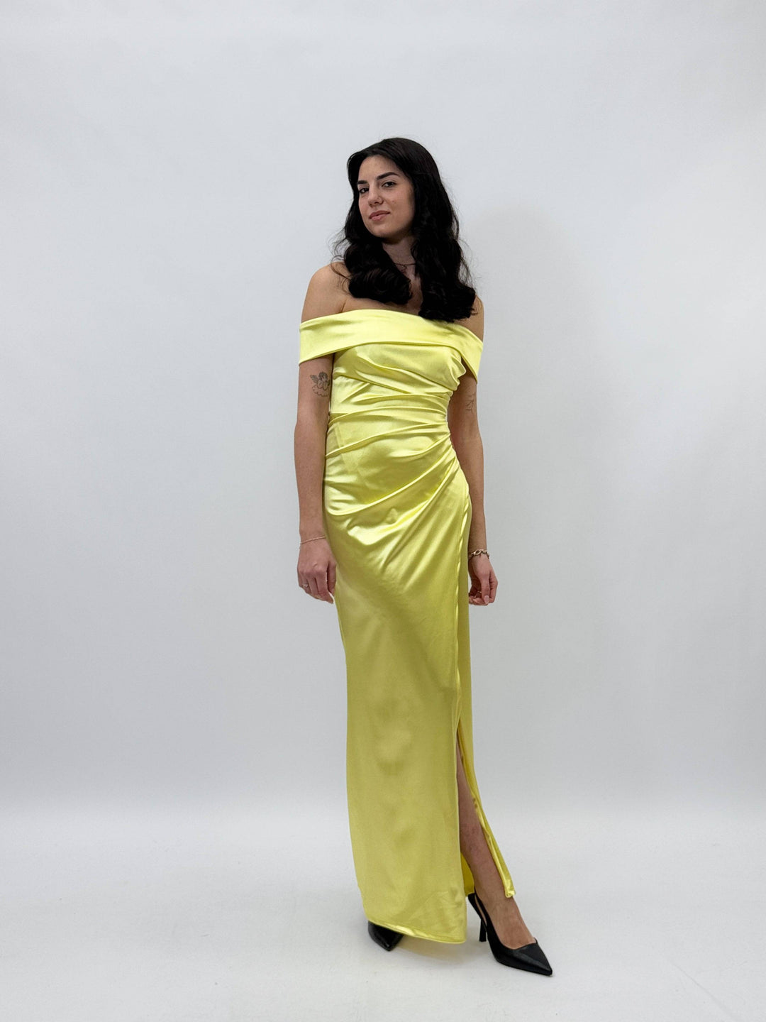 Emma & Rose Cape Town Look™ flowing dress, elegant abiti with lightweight fabric and stylish design, displayed on a mannequin.