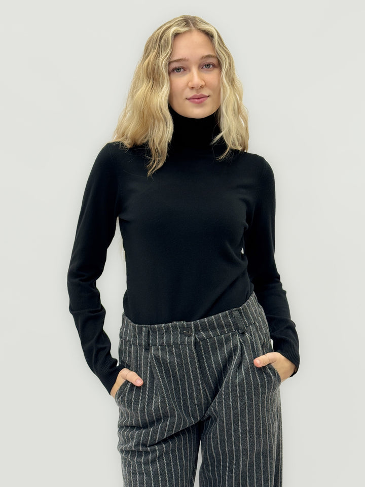 Gabriëlle™  |  Basic Long Sleeve Neck
