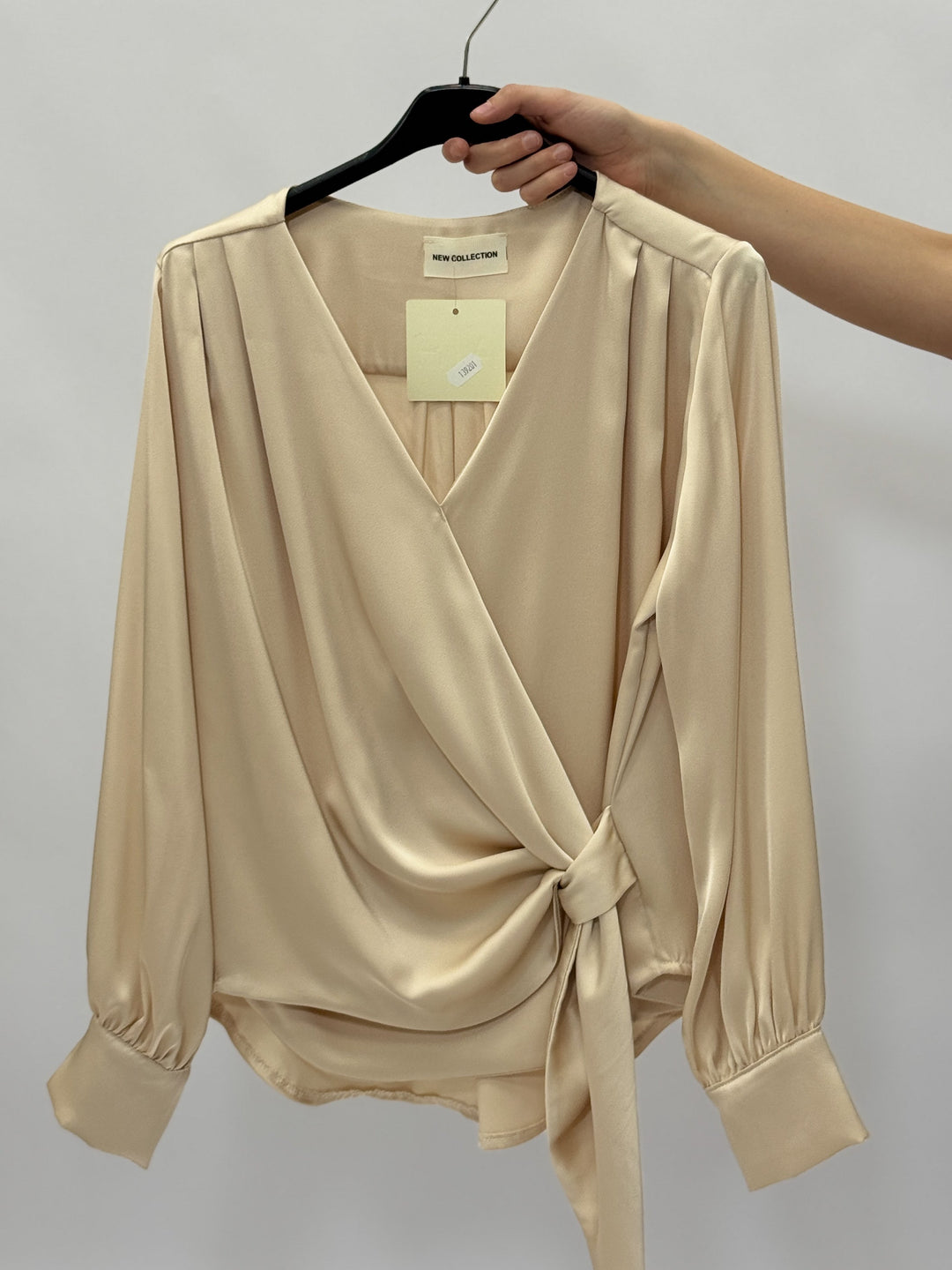 Xenia™  |  Crossed soft luxurious fabrics Shirt Knot