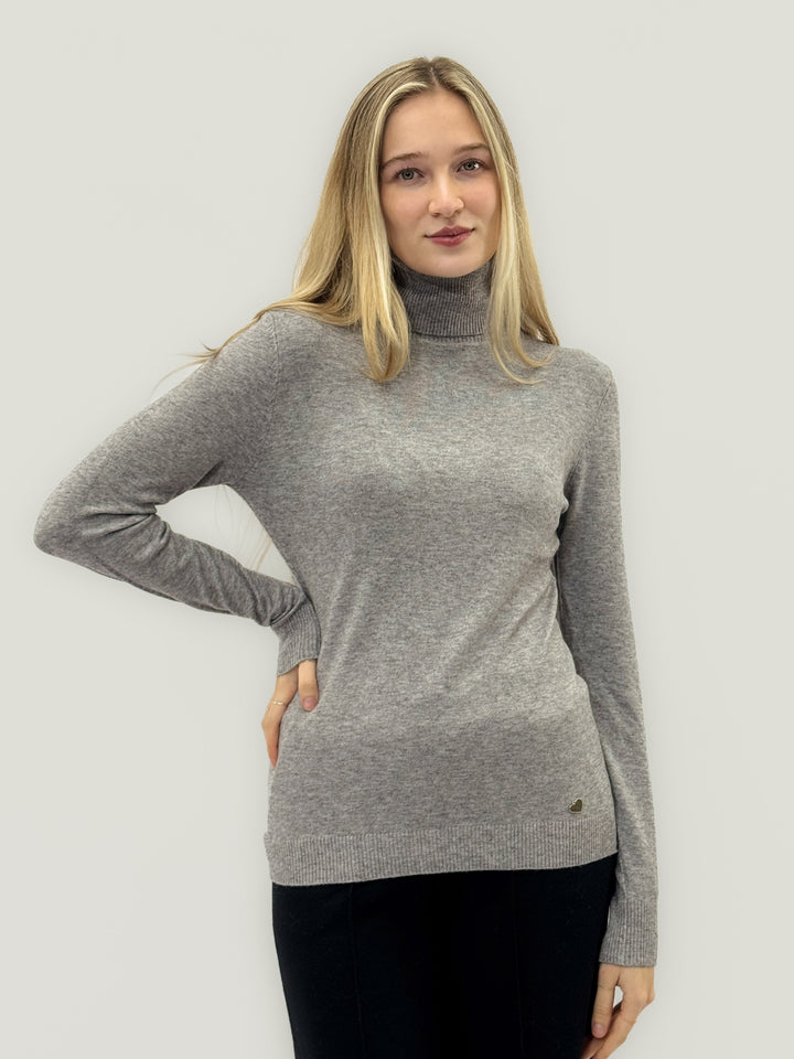 Gabriëlle™  |  Basic Long Sleeve Neck